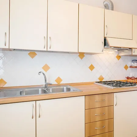 Apartman Le Farfalle 19 *